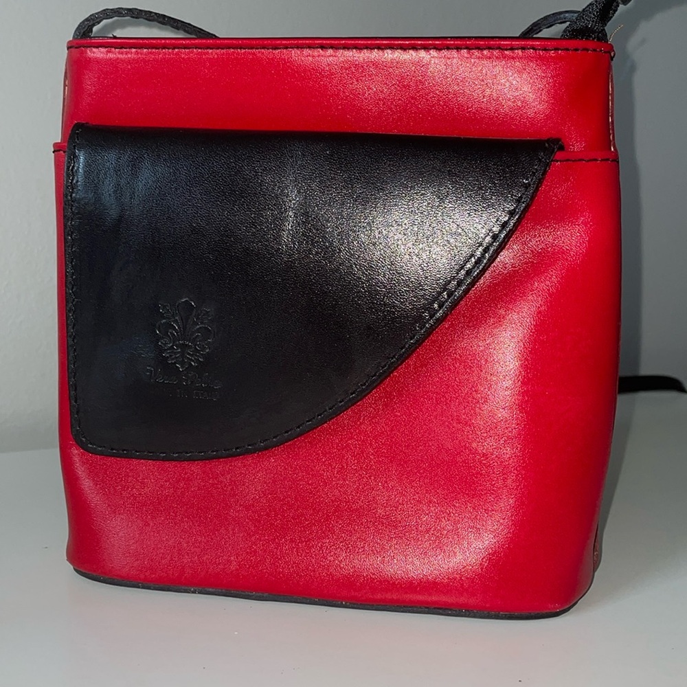 Vera Pelle leather sling bag